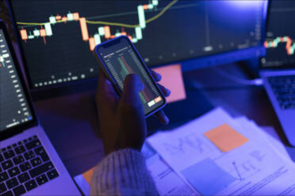 Ilustracao sobre aprender com quem vive do mercado